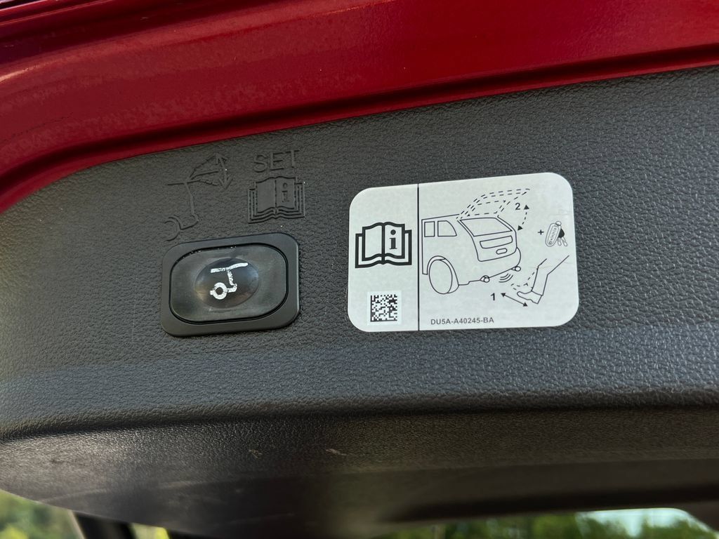 Used 2017 Ford Escape Titanium FWD image 18