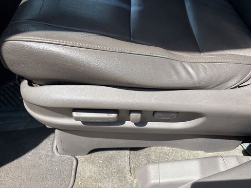 Used 2011 Honda Odyssey Touring Elite image 12