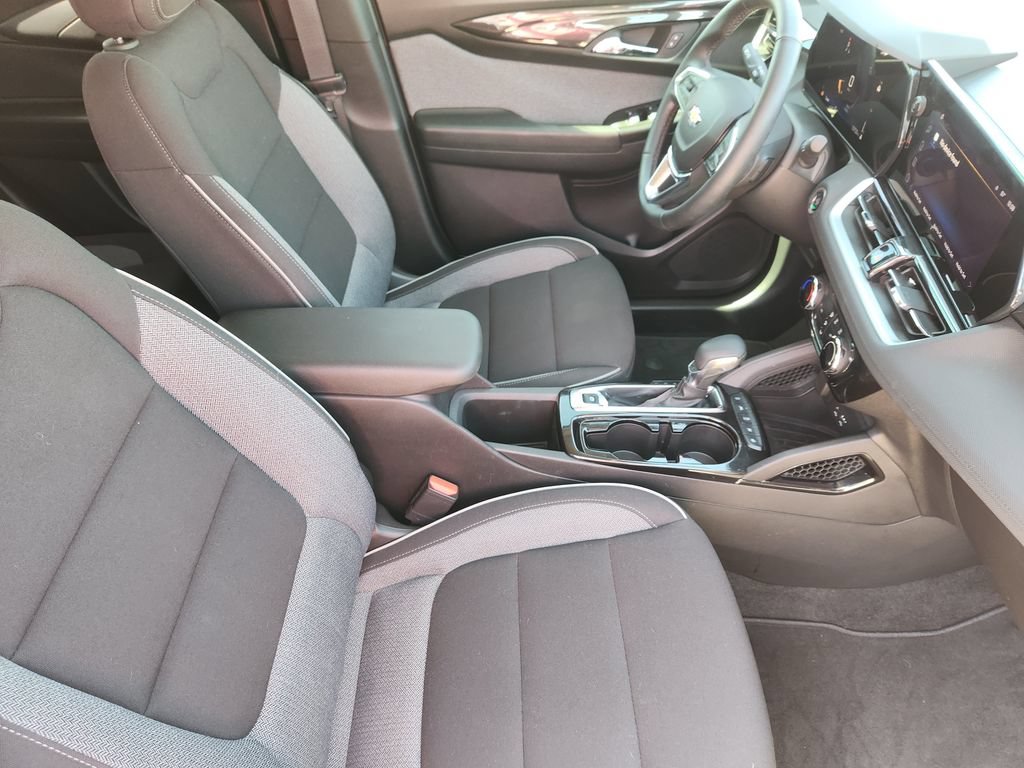 Used 2024 Chevrolet TrailBlazer LT w/ LT Cold Weather Package FWD image 9