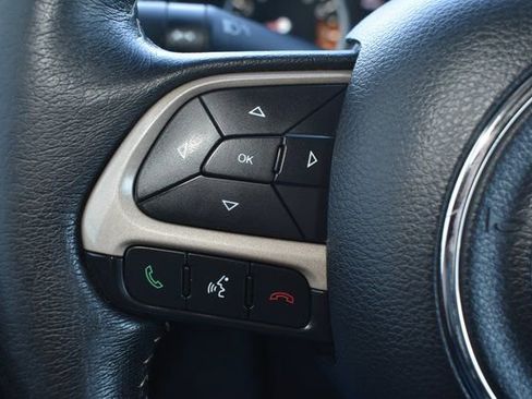 Used 2017 Jeep Renegade Limited image 18