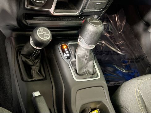 Used 2024 Jeep Gladiator Sport image 16