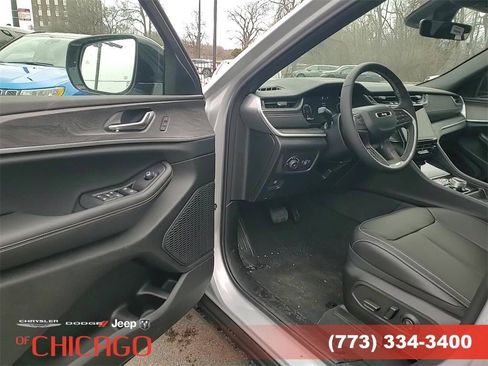 Certified 2025 Jeep Grand Cherokee Limited w/ Black Appearance Package image 13