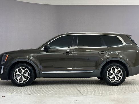 Used 2020 Kia Telluride EX FWD image 2