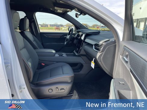 New 2026 GMC Acadia AT4 w/ LPO, All-Weather Package image 9