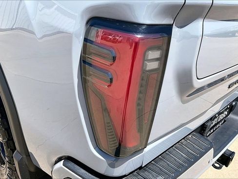 Used 2024 GMC Sierra 2500 AT4 w/ AT4 Premium Plus Package AWD/4WD image 38