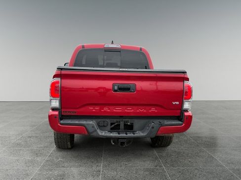 Used 2022 Toyota Tacoma TRD Off-Road w/ Technology Package AWD/4WD image 5