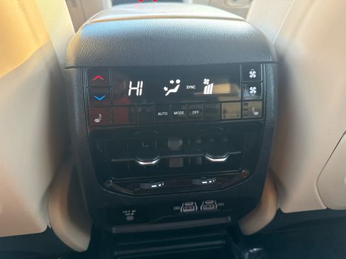 Used 2023 Jeep Grand Cherokee L Limited w/ Trailer Tow Group (B) image 16