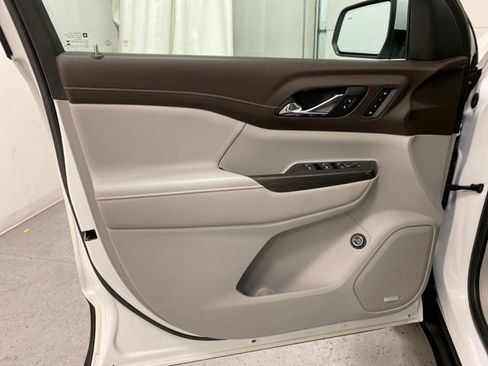 Used 2021 GMC Acadia SLT w/ Preferred Package image 11