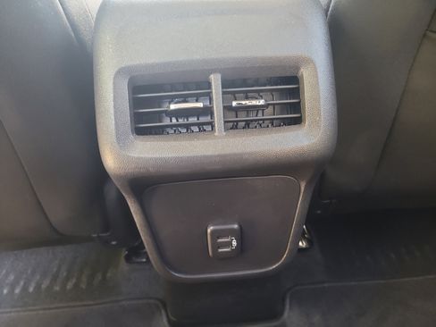 Used 2024 Chevrolet Equinox LT FWD image 16