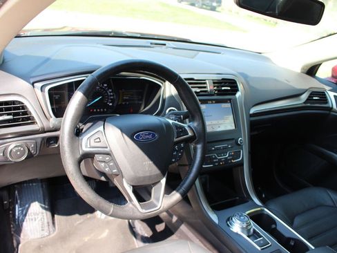 Used 2017 Ford Fusion SE w/ Fusion SE Technology Package AWD/4WD image 16