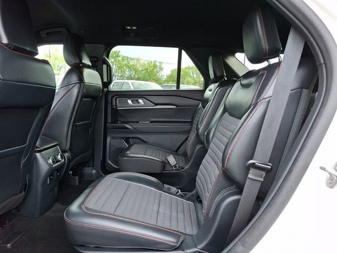 Used 2025 Ford Explorer ST-Line AWD/4WD image 10