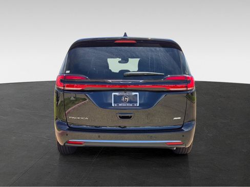New 2027 Chrysler Pacifica Select w/ Family Tech Group AWD/4WD image 6