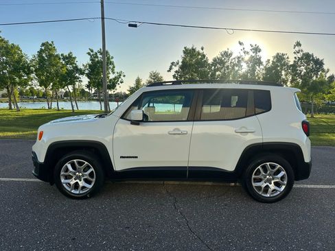 Used 2016 Jeep Renegade Latitude image 5