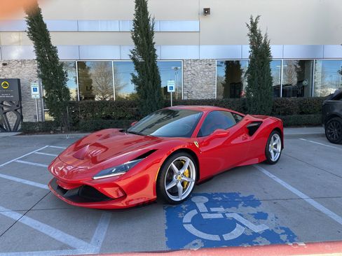 Used 2022 Ferrari F8 Tributo image 9