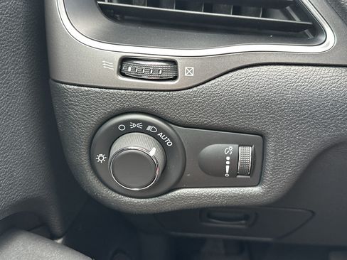 Used 2020 Jeep Cherokee Latitude image 27