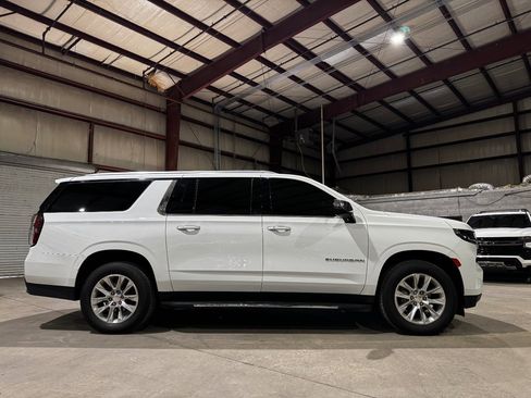 Used 2023 Chevrolet Suburban Premier image 4