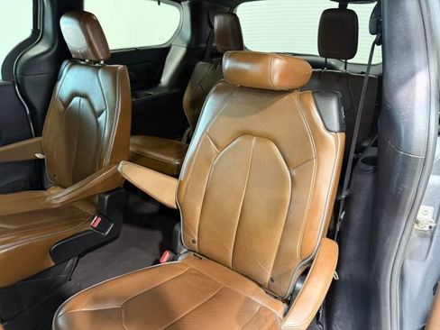 Used 2020 Chrysler Pacifica Limited FWD image 24