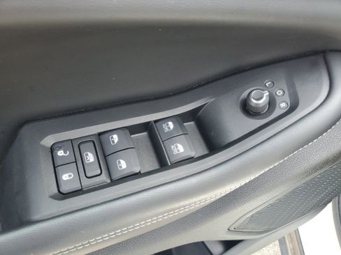 Used 2024 Jeep Grand Cherokee Laredo X AWD/4WD image 9