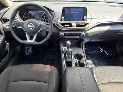 Used 2025 Nissan Altima 2.5 SV FWD image 18