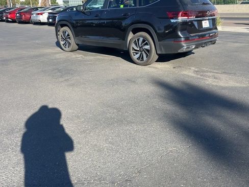 Used 2025 Volkswagen Atlas SE FWD image 6