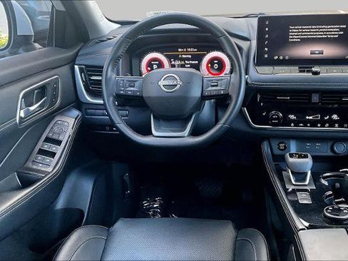 Certified 2025 Nissan Rogue Platinum AWD/4WD image 6