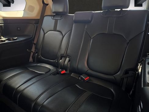 Used 2024 Honda Pilot Touring image 9