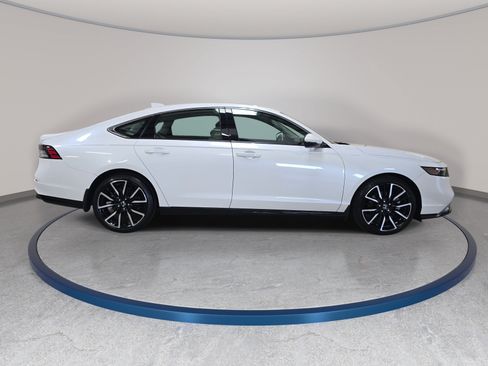 Used 2024 Honda Accord Touring image 5