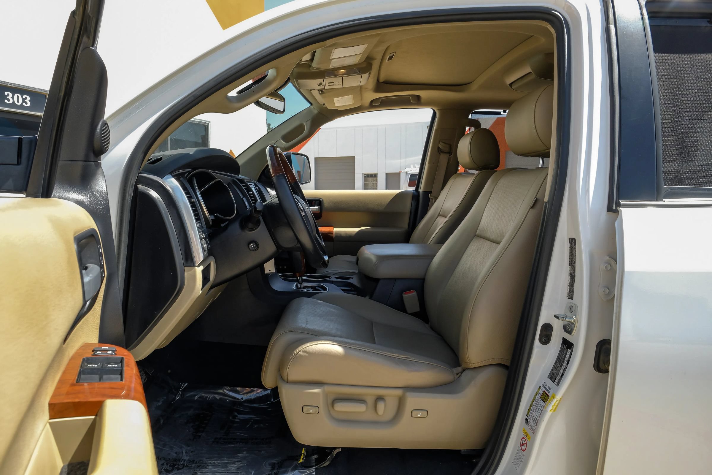 Used 2019 Toyota Sequoia Platinum AWD/4WD image 4