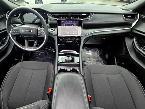 Used 2025 Jeep Grand Cherokee L Laredo w/ Luxury Tech Group I image 9