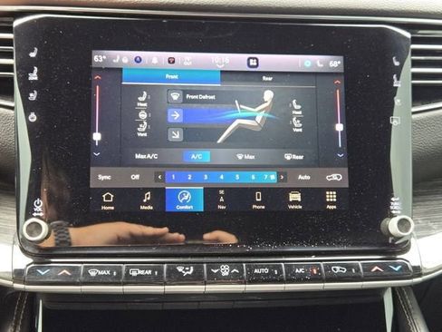 Used 2022 Jeep Wagoneer Series III w/ Premium Group I AWD/4WD image 20