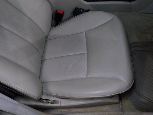 Used 1999 Mercedes-Benz E 320 4MATIC Sedan image 56