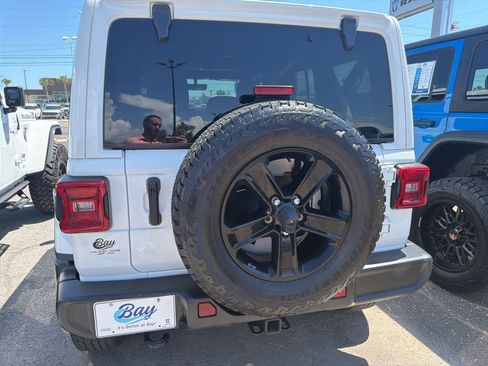 Used 2022 Jeep Wrangler Unlimited Sahara AWD/4WD image 6