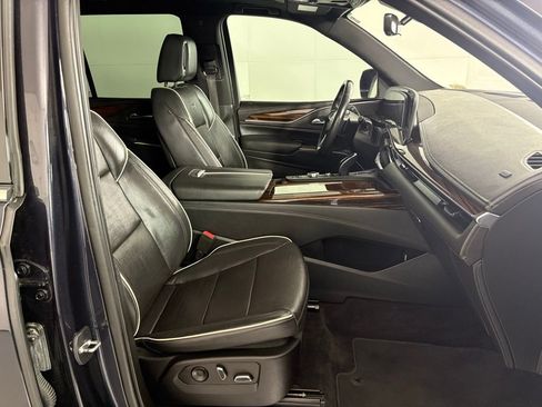 Used 2022 Cadillac Escalade Premium Luxury image 46