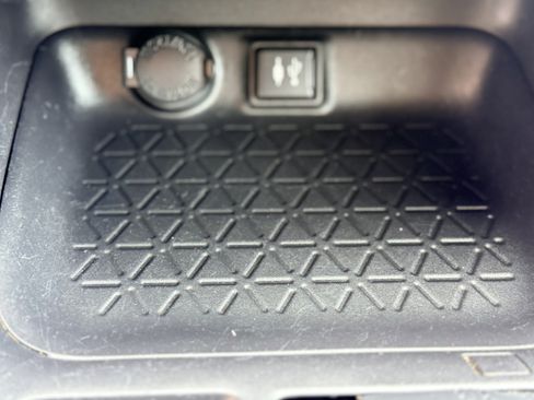 Used 2019 Toyota RAV4 LE w/ All Weather Liner Package AWD/4WD image 25