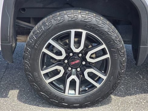 Certified 2023 GMC Sierra 1500 AT4 w/ Technology Package AWD/4WD image 18