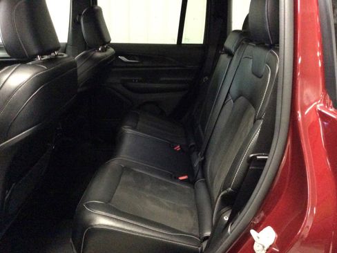 Used 2024 Jeep Grand Cherokee Altitude image 35