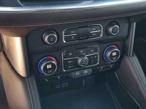 Used 2024 Chevrolet Tahoe Z71 w/ Luxury Package image 24