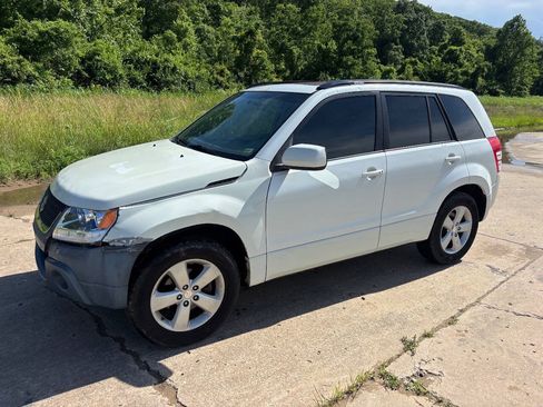 Used 2010 Suzuki Grand Vitara Limited RWD image 1