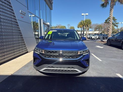 Used 2022 Volkswagen Taos SE w/ Driver Assistance Package image 2