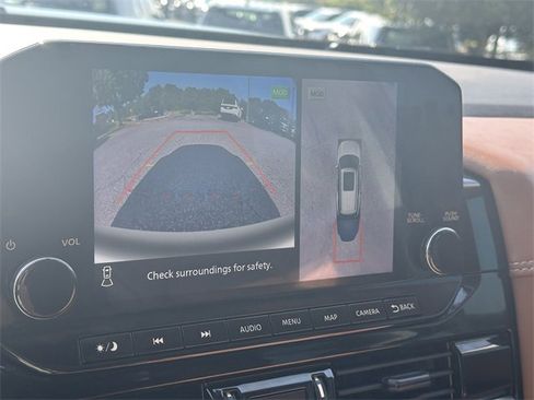 Used 2024 Nissan Pathfinder Platinum w/ Black Appearance Package image 29