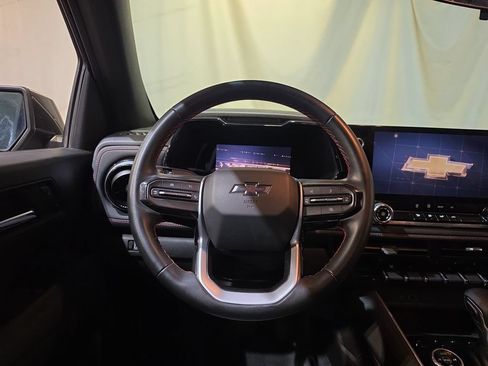 Used 2023 Chevrolet Colorado Z71 AWD/4WD image 11