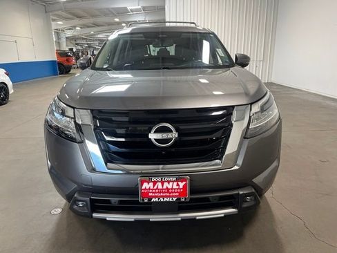 Used 2022 Nissan Pathfinder SL AWD/4WD image 8