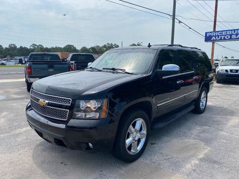 Used 2013 Chevrolet Suburban LTZ RWD image 2