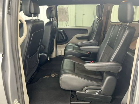 Used 2019 Dodge Grand Caravan SXT FWD image 22