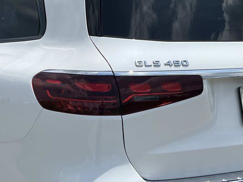 Used 2025 Mercedes-Benz GLS 450 4MATIC image 10