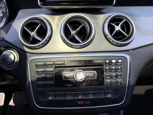 Used 2015 Mercedes-Benz GLA 250 image 18