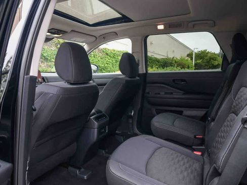 Used 2024 Nissan Pathfinder SV w/ SV Premium Package FWD image 19