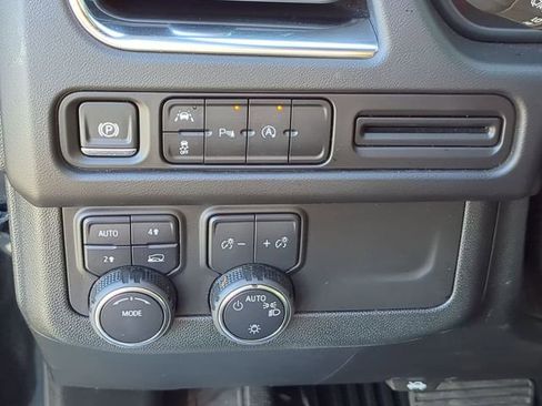 Used 2024 Chevrolet Suburban LT image 25