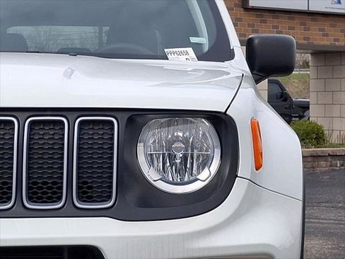 Used 2023 Jeep Renegade Latitude image 27