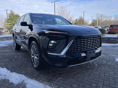 Used 2025 Buick Enclave Avenir image 7